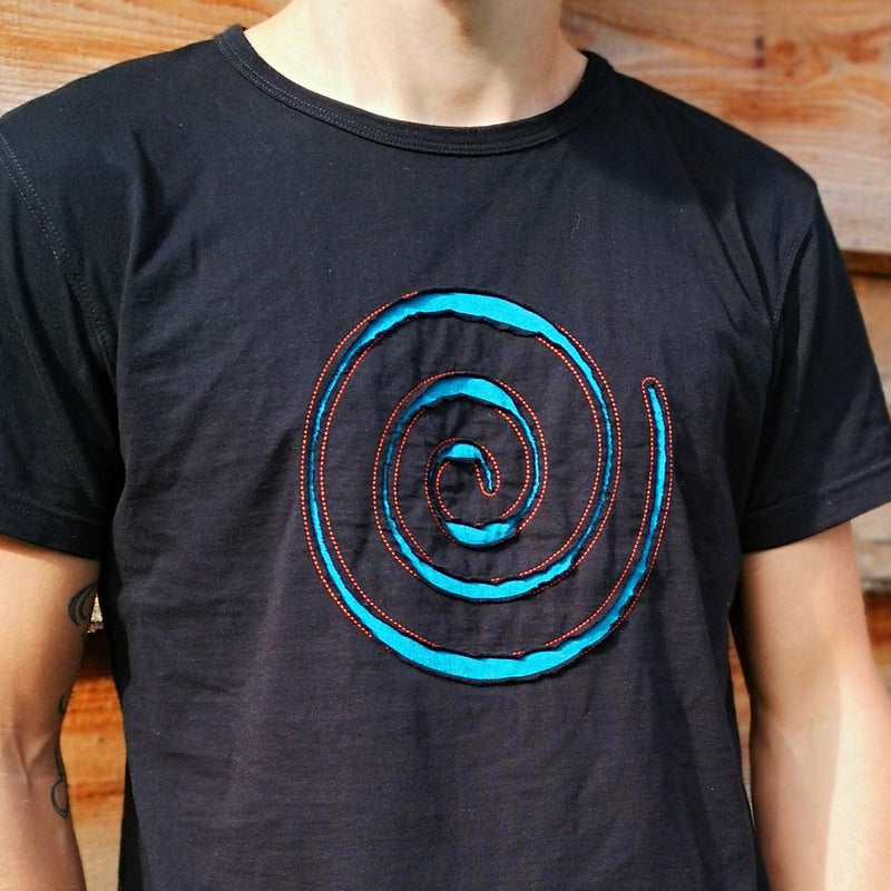 photo t-shirt sambalou spirale brodé  couleur noir