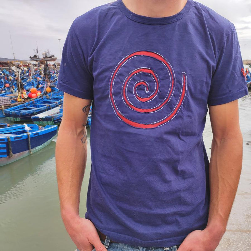 t-shirt homme coton biologique sambalou motif spirale brodé bleu marine - port essaouira